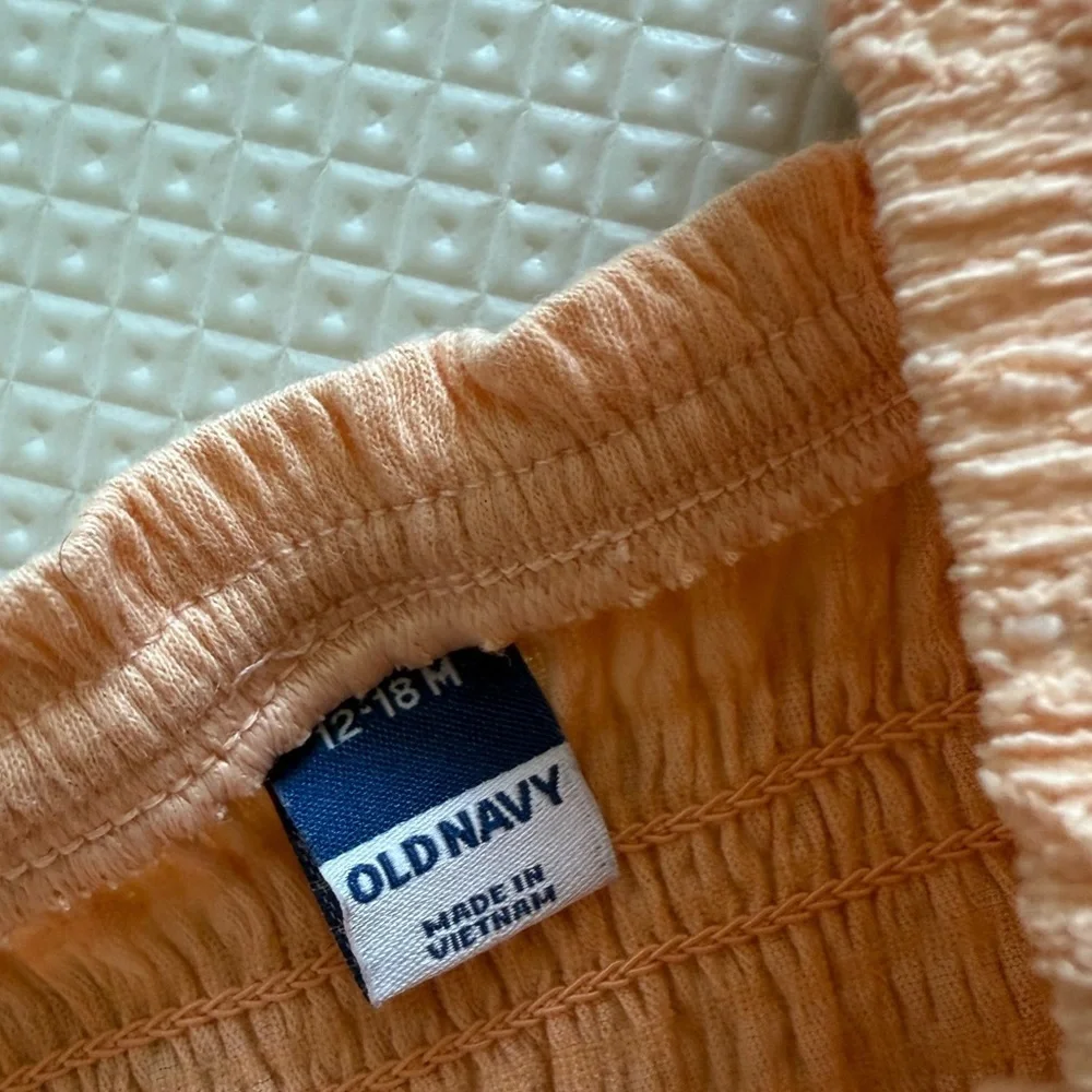 Old Navy|Baby girl short sleeve Peach Top with ruching and Cream Pants•••12-18m